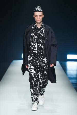 ヨシオクボ、東京をサバイブするためのリアルスタイル【16-17AWメンズ】