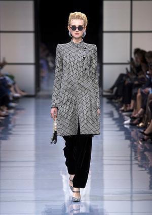 ジョルジオ アルマーニ プリヴェ、リーンに魅せる究極な美とバランス【2016-17秋冬クチュール】