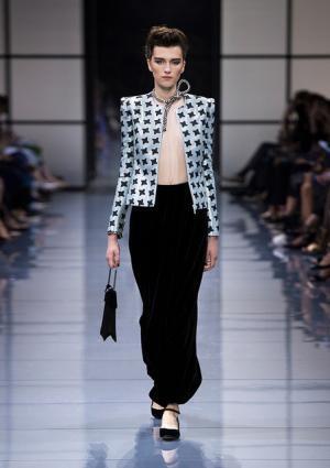 ジョルジオ アルマーニ プリヴェ、リーンに魅せる究極な美とバランス【2016-17秋冬クチュール】