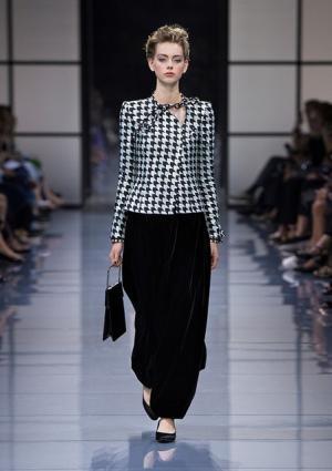 ジョルジオ アルマーニ プリヴェ、リーンに魅せる究極な美とバランス【2016-17秋冬クチュール】