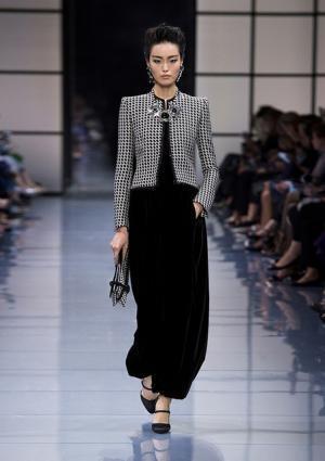 ジョルジオ アルマーニ プリヴェ、リーンに魅せる究極な美とバランス【2016-17秋冬クチュール】