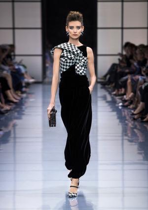 ジョルジオ アルマーニ プリヴェ、リーンに魅せる究極な美とバランス【2016-17秋冬クチュール】