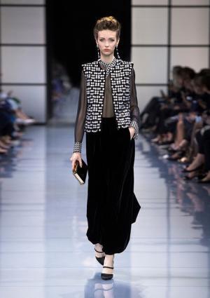 ジョルジオ アルマーニ プリヴェ、リーンに魅せる究極な美とバランス【2016-17秋冬クチュール】