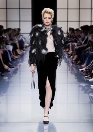 ジョルジオ アルマーニ プリヴェ、リーンに魅せる究極な美とバランス【2016-17秋冬クチュール】