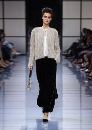 ジョルジオ アルマーニ プリヴェ、リーンに魅せる究極な美とバランス【2016-17秋冬クチュール】