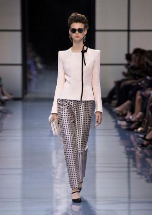 ジョルジオ アルマーニ プリヴェ、リーンに魅せる究極な美とバランス【2016-17秋冬クチュール】