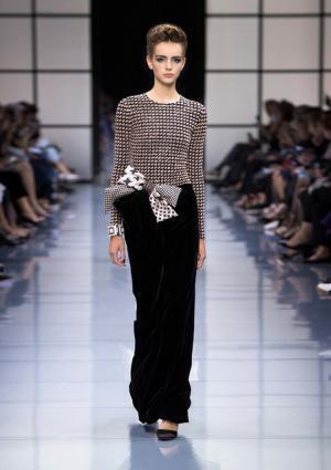 ジョルジオ アルマーニ プリヴェ、リーンに魅せる究極な美とバランス【2016-17秋冬クチュール】