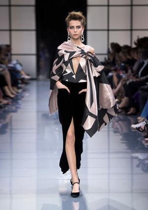 ジョルジオ アルマーニ プリヴェ、リーンに魅せる究極な美とバランス【2016-17秋冬クチュール】