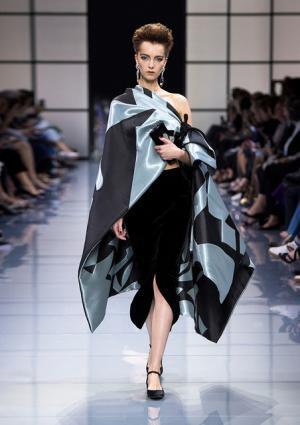 ジョルジオ アルマーニ プリヴェ、リーンに魅せる究極な美とバランス【2016-17秋冬クチュール】