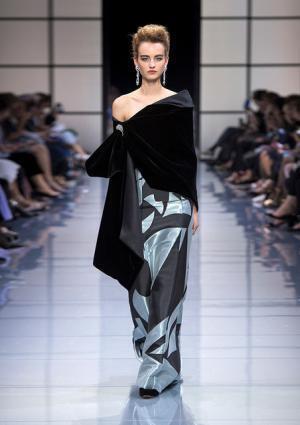 ジョルジオ アルマーニ プリヴェ、リーンに魅せる究極な美とバランス【2016-17秋冬クチュール】