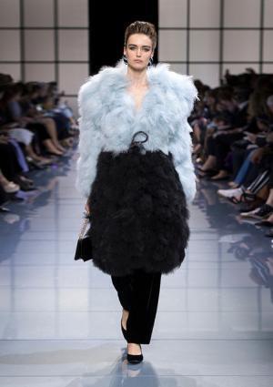 ジョルジオ アルマーニ プリヴェ、リーンに魅せる究極な美とバランス【2016-17秋冬クチュール】