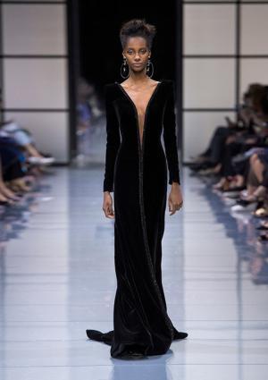 ジョルジオ アルマーニ プリヴェ、リーンに魅せる究極な美とバランス【2016-17秋冬クチュール】