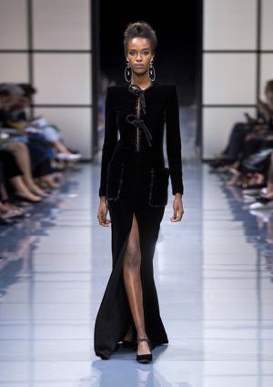 ジョルジオ アルマーニ プリヴェ、リーンに魅せる究極な美とバランス【2016-17秋冬クチュール】