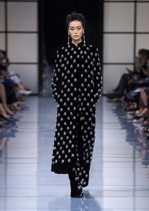 ジョルジオ アルマーニ プリヴェ、リーンに魅せる究極な美とバランス【2016-17秋冬クチュール】