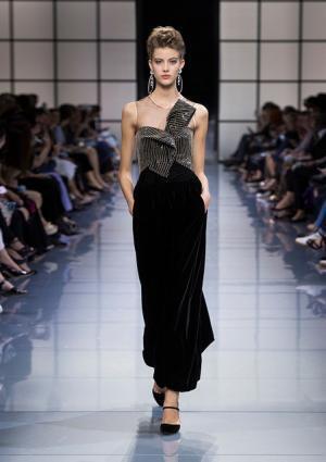 ジョルジオ アルマーニ プリヴェ、リーンに魅せる究極な美とバランス【2016-17秋冬クチュール】