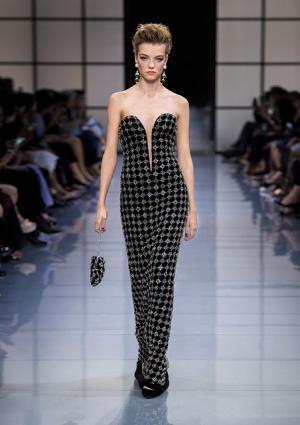 ジョルジオ アルマーニ プリヴェ、リーンに魅せる究極な美とバランス【2016-17秋冬クチュール】