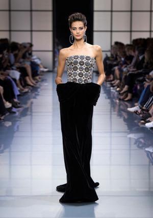 ジョルジオ アルマーニ プリヴェ、リーンに魅せる究極な美とバランス【2016-17秋冬クチュール】