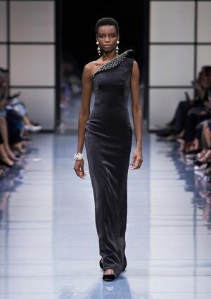 ジョルジオ アルマーニ プリヴェ、リーンに魅せる究極な美とバランス【2016-17秋冬クチュール】