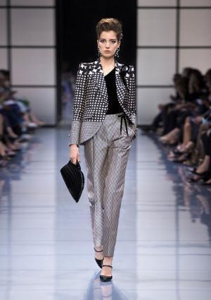 ジョルジオ アルマーニ プリヴェ、リーンに魅せる究極な美とバランス【2016-17秋冬クチュール】