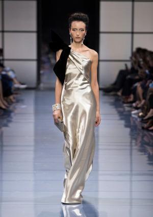 ジョルジオ アルマーニ プリヴェ、リーンに魅せる究極な美とバランス【2016-17秋冬クチュール】