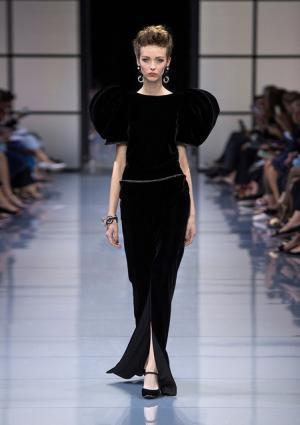 ジョルジオ アルマーニ プリヴェ、リーンに魅せる究極な美とバランス【2016-17秋冬クチュール】