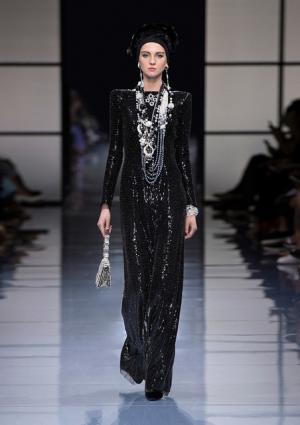 ジョルジオ アルマーニ プリヴェ、リーンに魅せる究極な美とバランス【2016-17秋冬クチュール】