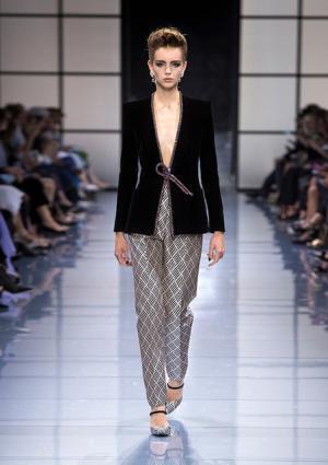 ジョルジオ アルマーニ プリヴェ、リーンに魅せる究極な美とバランス【2016-17秋冬クチュール】