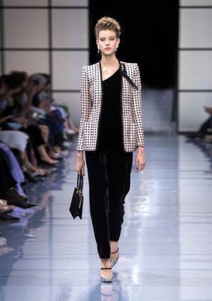 ジョルジオ アルマーニ プリヴェ、リーンに魅せる究極な美とバランス【2016-17秋冬クチュール】