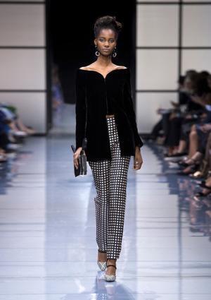 ジョルジオ アルマーニ プリヴェ、リーンに魅せる究極な美とバランス【2016-17秋冬クチュール】