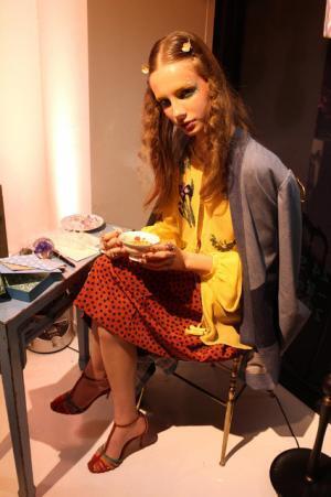 ケイタマルヤマ、丸山邸にて洋服が匂い立つインスタレーションのおもてなし【2017春夏ウィメンズ】