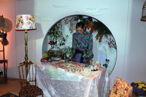 ケイタマルヤマ、丸山邸にて洋服が匂い立つインスタレーションのおもてなし【2017春夏ウィメンズ】