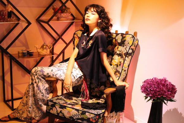 ケイタマルヤマ、丸山邸にて洋服が匂い立つインスタレーションのおもてなし【2017春夏ウィメンズ】