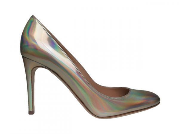 セルジオ ロッシ人気のパンプス「マダム」にクリスマス限定ホログラムモデル登場