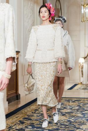 往年のパリが蘇る、シャネル2016-17年メティエダールコレクションの舞台は宮殿ホテルリッツ・パリ