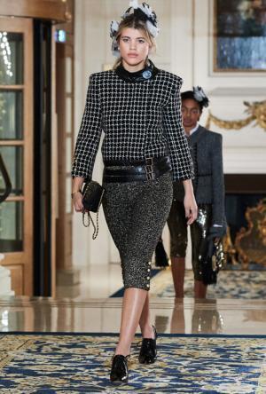 往年のパリが蘇る、シャネル2016-17年メティエダールコレクションの舞台は宮殿ホテルリッツ・パリ