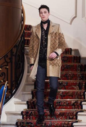 往年のパリが蘇る、シャネル2016-17年メティエダールコレクションの舞台は宮殿ホテルリッツ・パリ