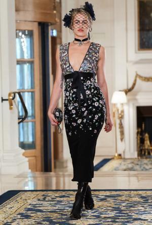 往年のパリが蘇る、シャネル2016-17年メティエダールコレクションの舞台は宮殿ホテルリッツ・パリ