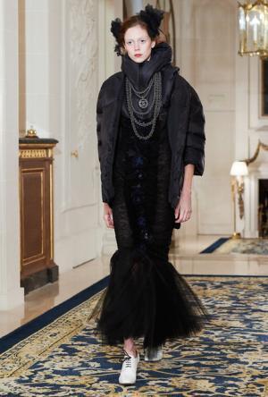 往年のパリが蘇る、シャネル2016-17年メティエダールコレクションの舞台は宮殿ホテルリッツ・パリ