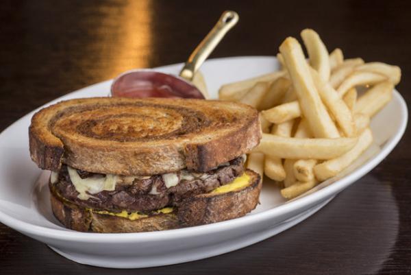 マシュマロやいちごを挟んだ“チョコレートバーガー”!?グランド ハイアット 東京の月替わりバーガー