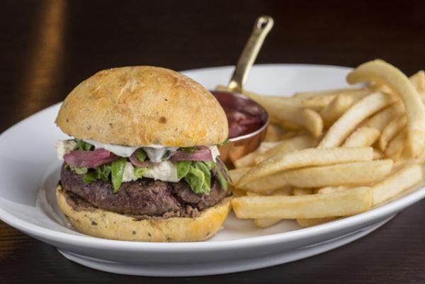 マシュマロやいちごを挟んだ“チョコレートバーガー”!?グランド ハイアット 東京の月替わりバーガー