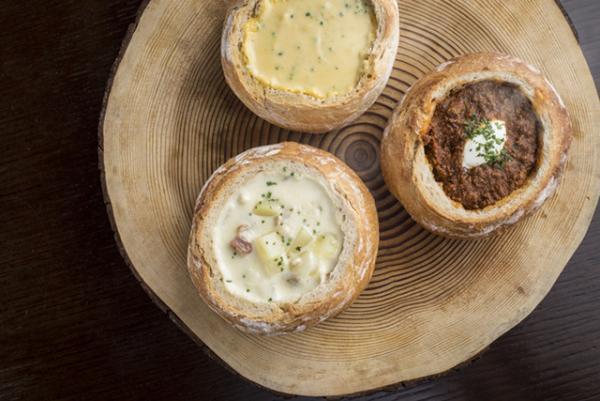 マシュマロやいちごを挟んだ“チョコレートバーガー”!?グランド ハイアット 東京の月替わりバーガー