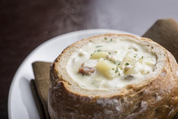 マシュマロやいちごを挟んだ“チョコレートバーガー”!?グランド ハイアット 東京の月替わりバーガー