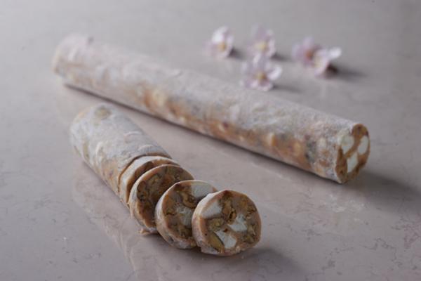 グランド ハイアット 東京から、苺や桜を使った華やかな春色スイーツ＆カクテルが登場