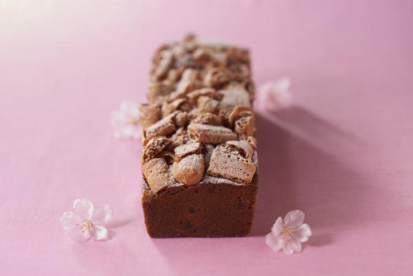 グランド ハイアット 東京から、苺や桜を使った華やかな春色スイーツ＆カクテルが登場