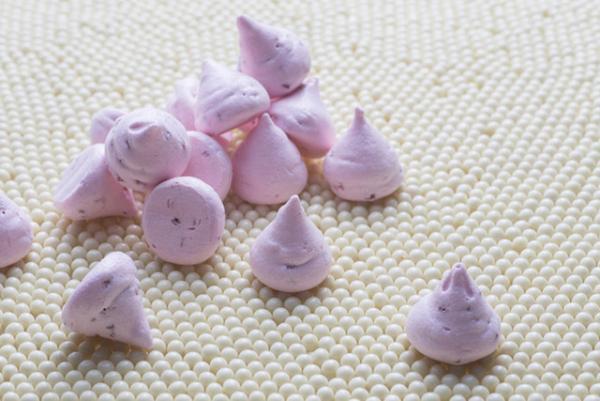 グランド ハイアット 東京から、苺や桜を使った華やかな春色スイーツ＆カクテルが登場