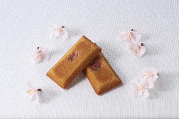 グランド ハイアット 東京から、苺や桜を使った華やかな春色スイーツ＆カクテルが登場