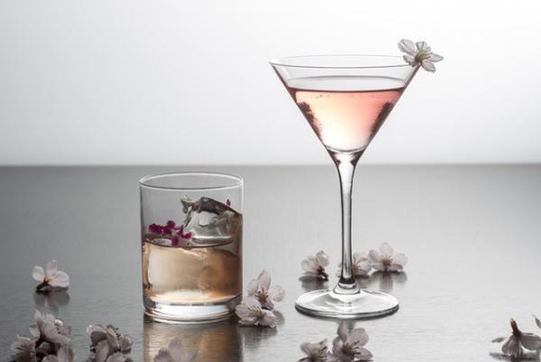 グランド ハイアット 東京から、苺や桜を使った華やかな春色スイーツ＆カクテルが登場