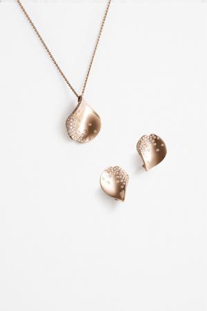 ミキモトがアーティスト小松宏誠とコラボレーション。新宿伊勢丹に桜をイメージした美しい空間が出現