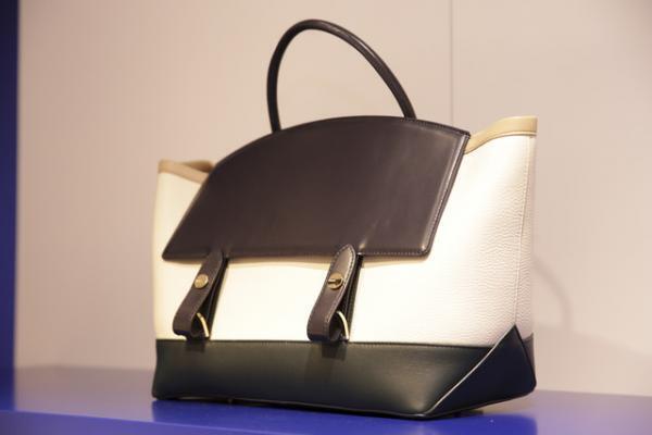 sacai初のバッグコレクションを新宿伊勢丹にて先行発売