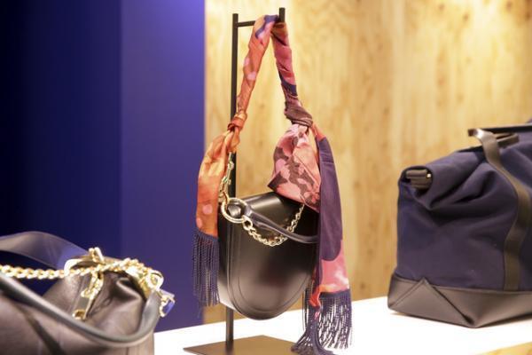 sacai初のバッグコレクションを新宿伊勢丹にて先行発売